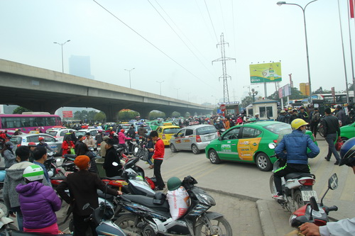 Phân luồng, giảm ùn tắc quanh bến xe ảnh 7